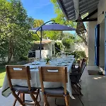 6 Et Piscine Entre La Et La Villa *