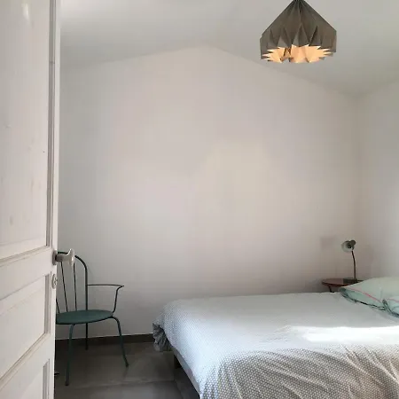 6 Et Piscine Entre La Et La Villa