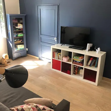 6 Et Piscine Entre La Et La Villa *