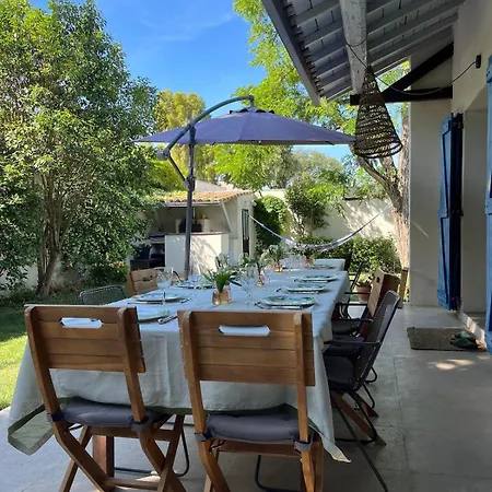 6 Et Piscine Entre La Et La Villa *