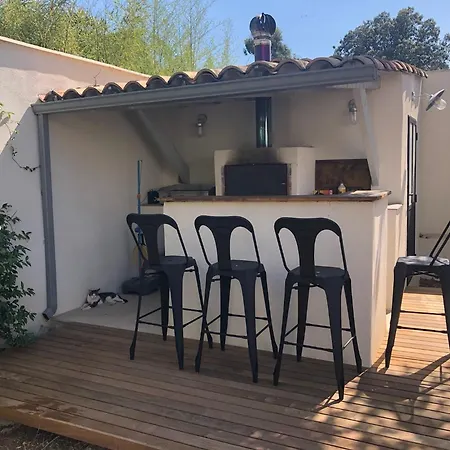 6 Et Piscine Entre La Et La Villa