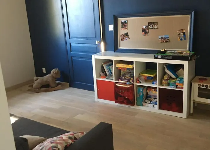 6 Et Piscine Entre La Et La Villa
